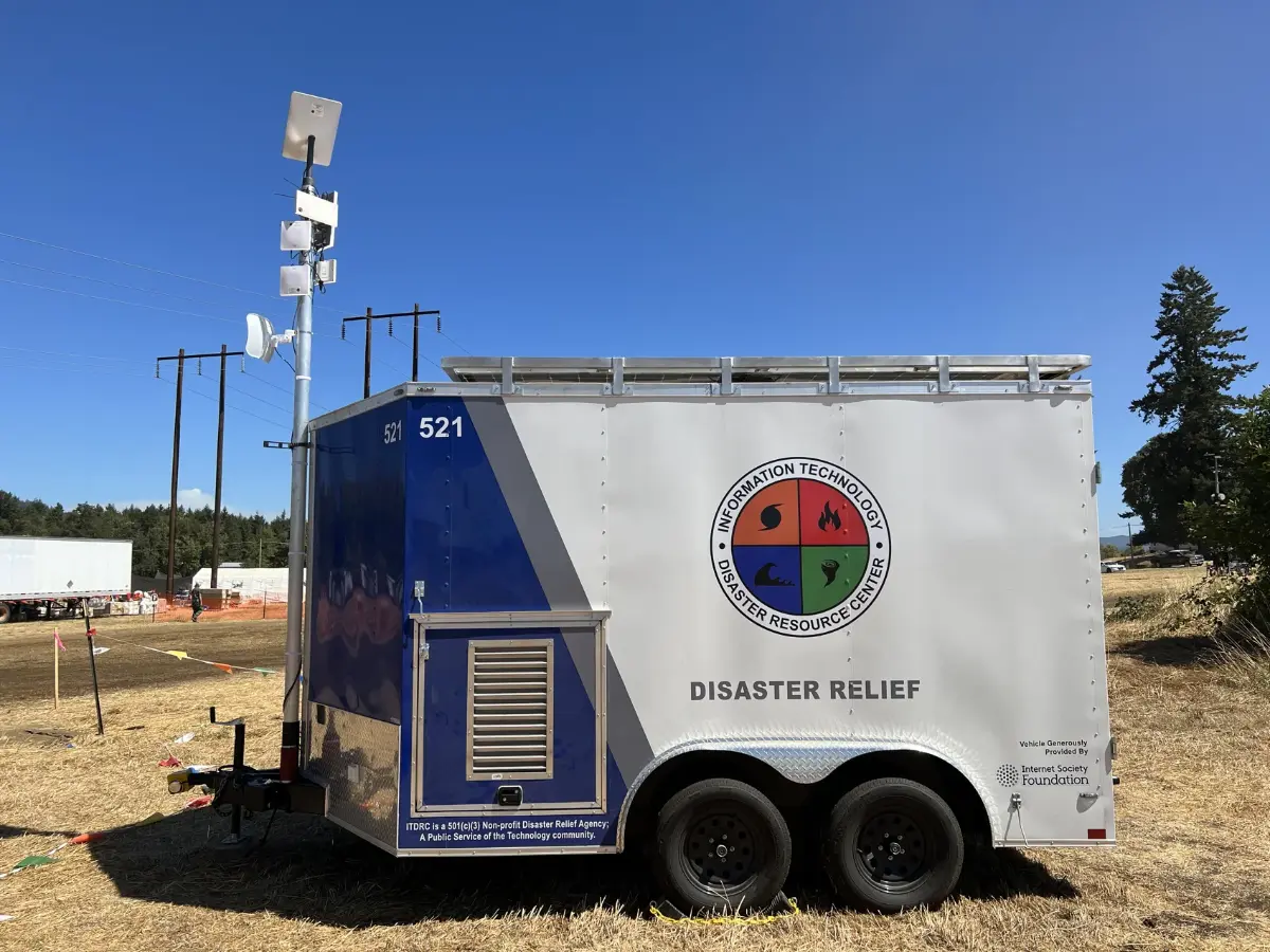 An internet connectivity unit for disaster recovery operations set up as a mobile trailer