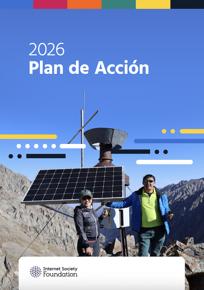 Portada del Plan de Acción 2026 en la que aparecen dos personas y la infraestructura de Internet.